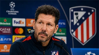 HLV Simeone giải thích lý do Atletico đổi khách sạn trước trận gặp Arsenal