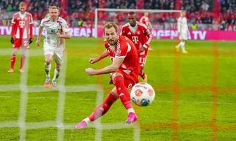 Kane cứu Bayern thoát thua tại Bundesliga