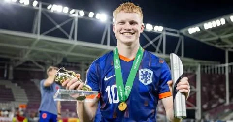 Không ai ‘dám mua’, chuyện đời kỳ lạ của Kees Smit, sao trẻ được ví như De Bruyne, Pedri mới Không ai ‘dám mua’, chuyện đời kỳ lạ của Kees Smit, sao trẻ được ví như De Bruyne, Pedri mới