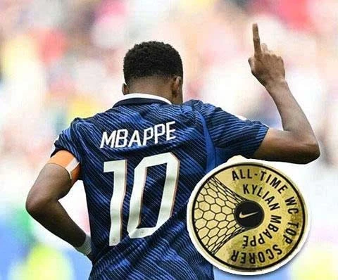 Kylian Mbappe và chiếc huy hiệu của lịch sử Kylian Mbappe và chiếc huy hiệu của lịch sử