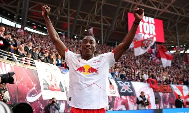 Leipzig liệu có thể giữ chân Yan Diomande trước túi tiền của Chelsea?