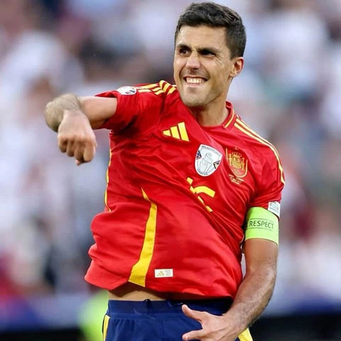 PSG 'trả đũa' Real Madrid vụ Diomende bằng Rodri PSG 'trả đũa' Real Madrid vụ Diomende bằng Rodri
