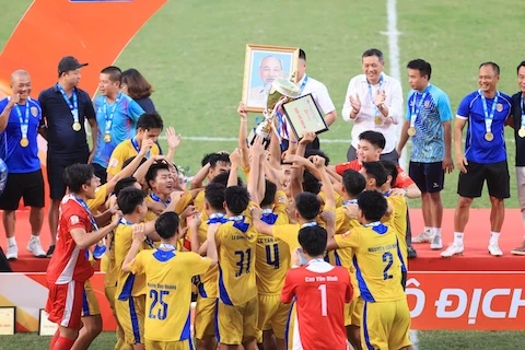 SLNA lên ngôi vô địch giải bóng đá U21 QG 2026 SLNA lên ngôi vô địch giải bóng đá U21 QG 2026