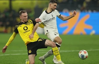 Soi trận Monchengladbach vs Dortmund: Xây chắc ngôi Á quân