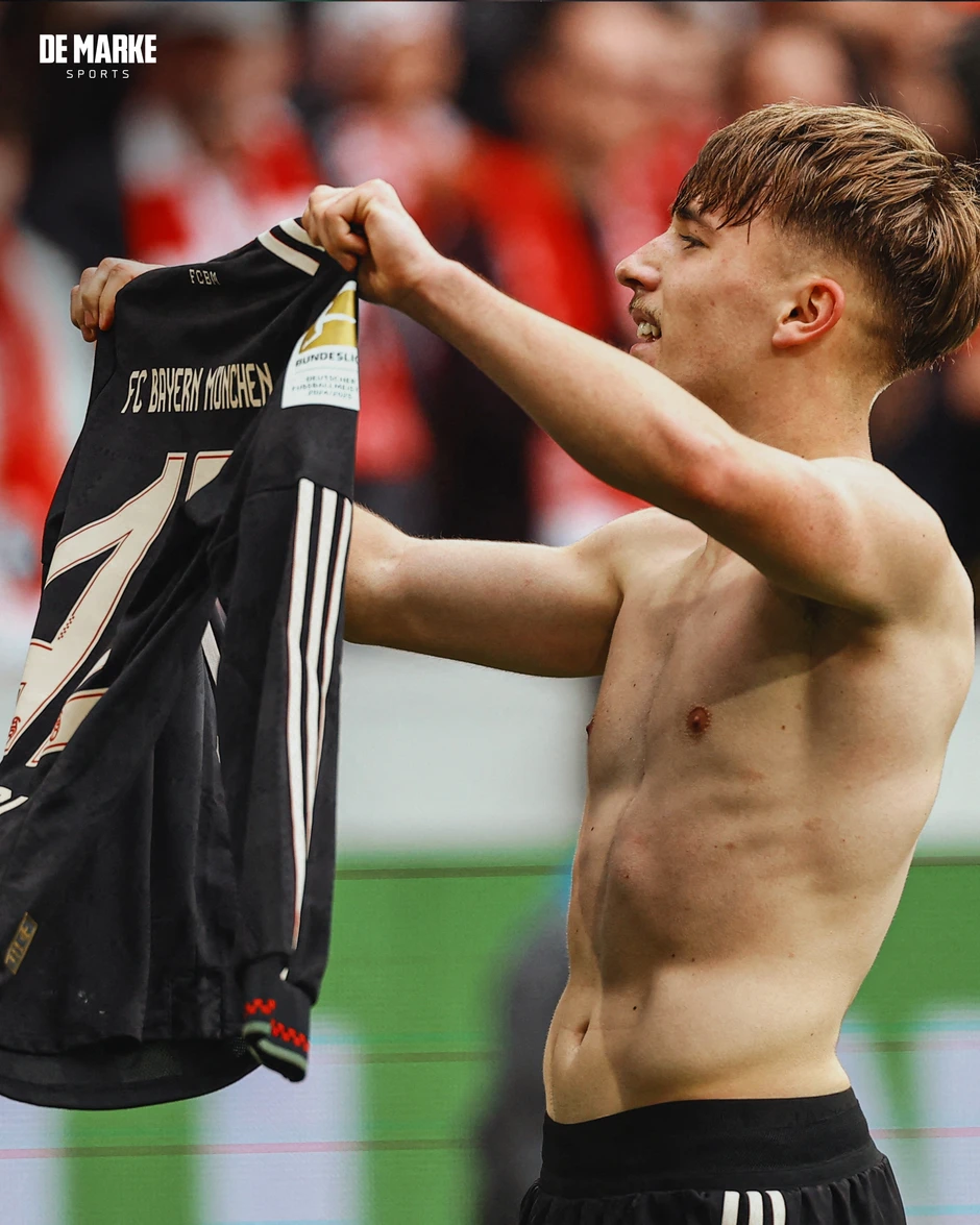 Thần đồng Bayern ăn mừng như Messi sau màn lội ngược dòng nghẹt thở Thần đồng Bayern ăn mừng như Messi sau màn lội ngược dòng nghẹt thở