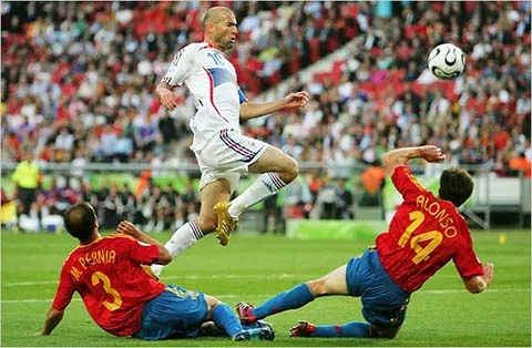 ‘Chúng tôi sẽ cho Zidane nghỉ hưu’: 20 năm sau, người Pháp vẫn giữ nguyên lời cảnh báo ‘Chúng tôi sẽ cho Zidane nghỉ hưu’: 20 năm sau, người Pháp vẫn giữ nguyên lời cảnh báo