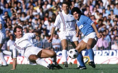 ‘Đừng mơ gài bẫy Messi, cậu ấy nhìn thấy mọi thứ’
