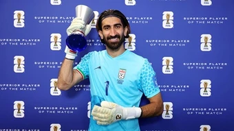 Alireza Beiranvand, kẻ gieo sầu cho Ronaldo lại làm loạn World Cup