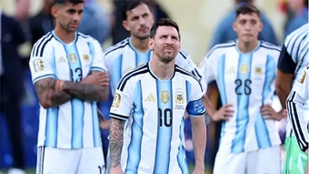 Argentina 'chết' vì ánh lấp lánh như vàng