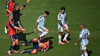 Argentina 'chơi bẩn' trước Tây Ban Nha?