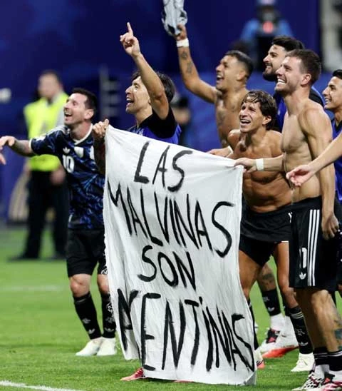 Argentina có thể bị phạt như Hàn Quốc sau vụ biểu ngữ ở trận gặp Anh Argentina có thể bị phạt như Hàn Quốc sau vụ biểu ngữ ở trận gặp Anh