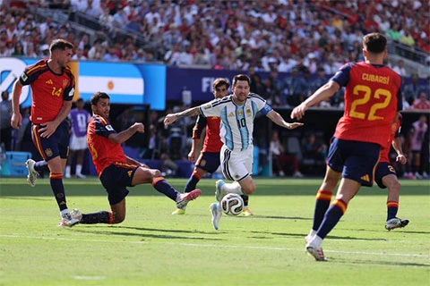 Argentina cúi đầu trước bản sắc Tây Ban Nha