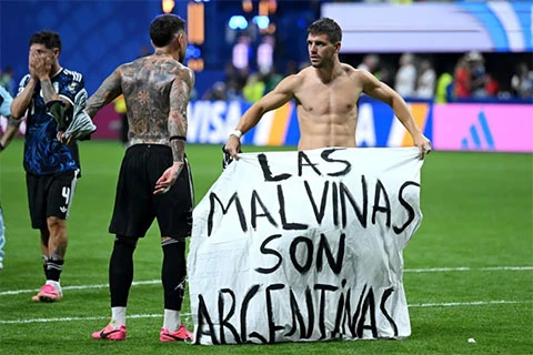 Argentina đối mặt nguy cơ bị FIFA phạt vì màn ăn mừng gây bão sau trận thắng ĐT Anh Argentina đối mặt nguy cơ bị FIFA phạt vì màn ăn mừng gây bão sau trận thắng ĐT Anh