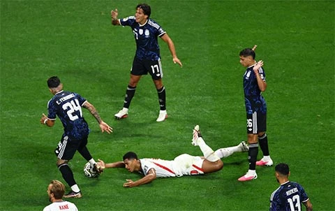 Argentina hắc ám hay người Anh quá ngây thơ? Argentina hắc ám hay người Anh quá ngây thơ?