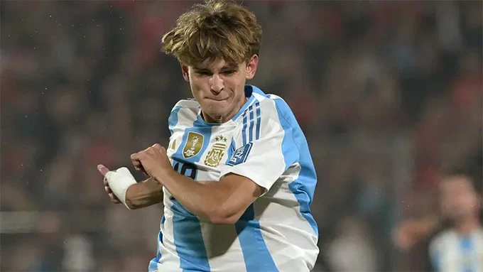 Argentina lo sốt vó vì tình trạng của Nico Paz Argentina lo sốt vó vì tình trạng của Nico Paz