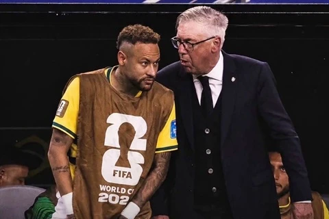 Carlo Ancelotti: ‘Neymar không hài lòng khi phải ngồi dự bị’ Carlo Ancelotti: ‘Neymar không hài lòng khi phải ngồi dự bị’