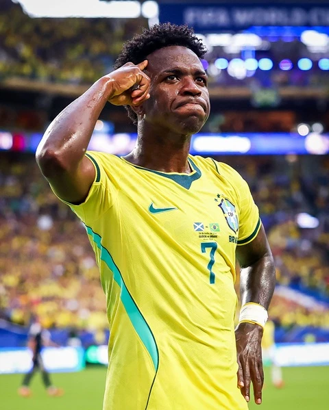 Carlo Ancelotti: ‘Neymar không hài lòng khi phải ngồi dự bị’ Carlo Ancelotti: ‘Neymar không hài lòng khi phải ngồi dự bị’
