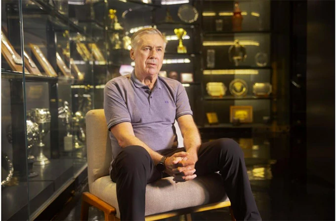 Carlo Ancelotti: ‘Tôi giống như một con tắc kè hoa’
