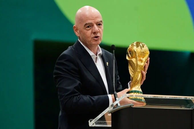 Chủ tịch FIFA: 'Để Italia giành được vé, World Cup cần tăng lên 64 hoặc 208 đội' Chủ tịch FIFA: 'Để Italia giành được vé, World Cup cần tăng lên 64 hoặc 208 đội'