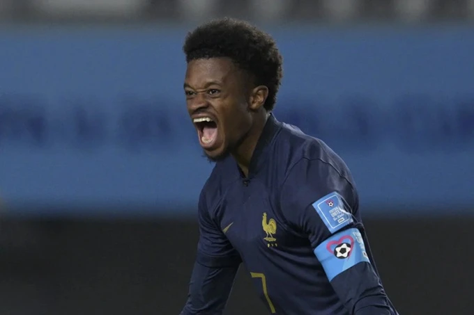 Chukwuemeka phản ánh sự 'tuyệt chủng' của những cầu thủ đá trọn 90 phút Chukwuemeka phản ánh sự 'tuyệt chủng' của những cầu thủ đá trọn 90 phút