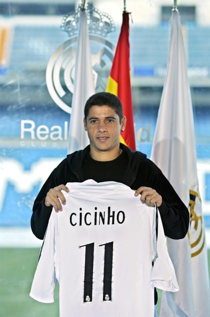 Cicinho: ‘Tôi yêu bia rượu như say mê một người phụ nữ’ Cicinho: ‘Tôi yêu bia rượu như say mê một người phụ nữ’