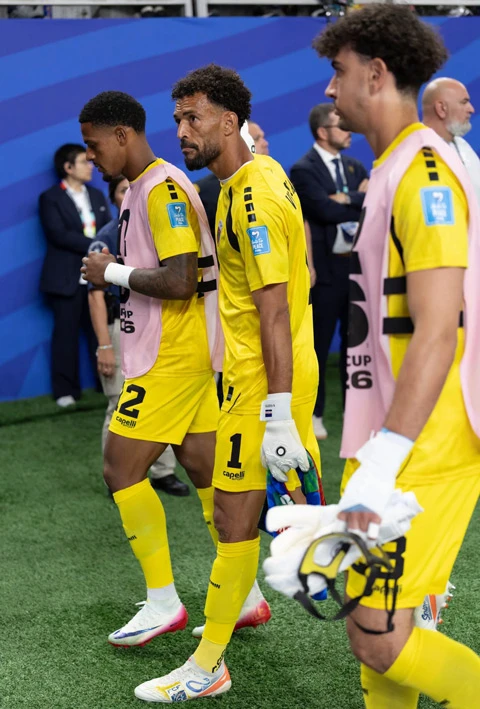 CJ dos Santos: Từ đồng đội của Messi đến 'quân sư' cho Cape Verde CJ dos Santos: Từ đồng đội của Messi đến 'quân sư' cho Cape Verde