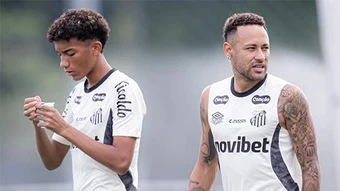 Con trai Robinho yêu cầu Neymar xin lỗi công khai