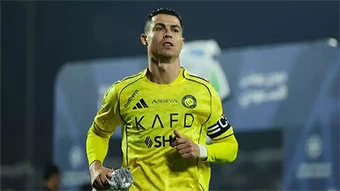 Cristiano Ronaldo bị nôn mửa