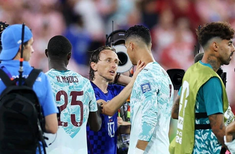 Cristiano Ronaldo dành chiến thắng cho Diogo Jota