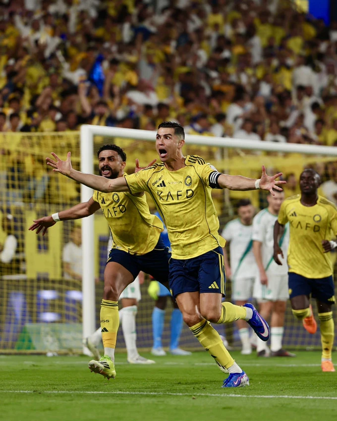 Cristiano Ronaldo hé lộ thông tin gây sốc về việc giải nghệ Cristiano Ronaldo hé lộ thông tin gây sốc về việc giải nghệ