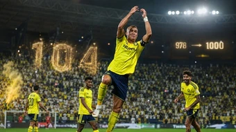 Cú đệm bóng đưa Ronaldo vào lịch sử