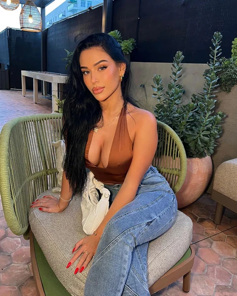Dàn WAGs Tam Sư bị cấm qua đêm cùng đội tuyển