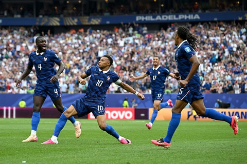 Đến Ibrahimovic cũng run sợ trước sức mạnh của Pháp