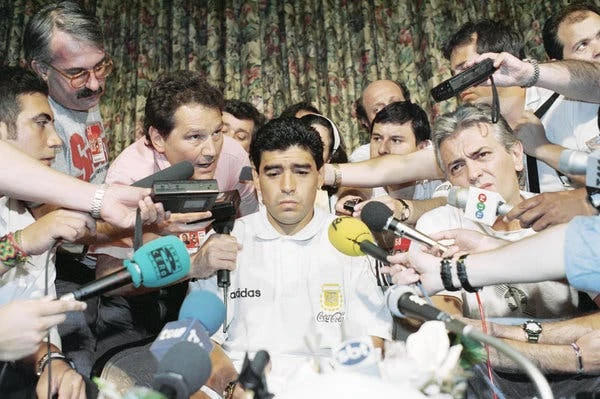 Đoạn kết buồn của 'Cậu Bé Vàng' Maradona Đoạn kết buồn của 'Cậu Bé Vàng' Maradona
