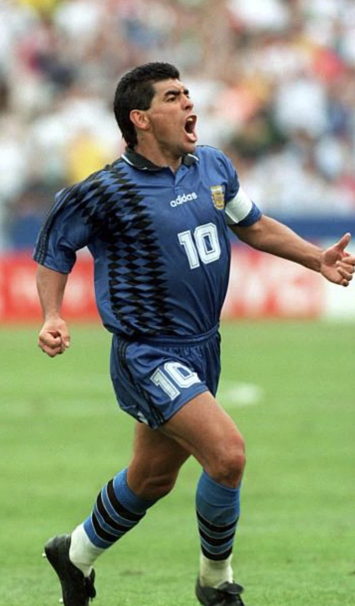 Đoạn kết buồn của 'Cậu Bé Vàng' Maradona Đoạn kết buồn của 'Cậu Bé Vàng' Maradona
