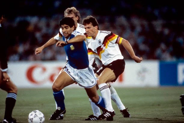 Đoạn kết buồn của 'Cậu Bé Vàng' Maradona Đoạn kết buồn của 'Cậu Bé Vàng' Maradona