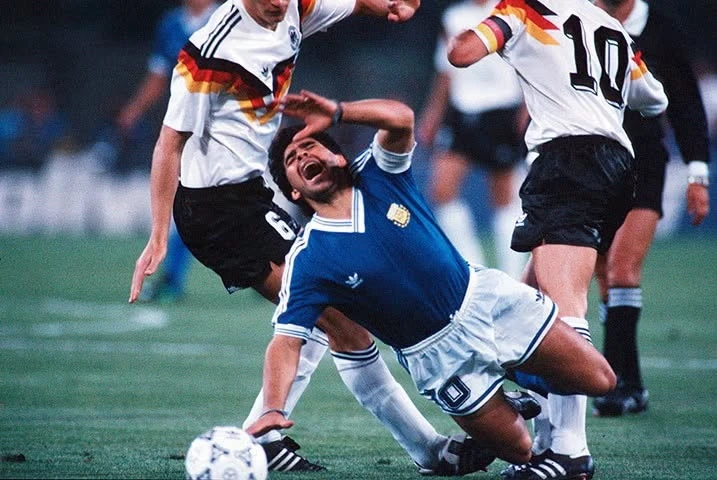 Đoạn kết buồn của 'Cậu Bé Vàng' Maradona Đoạn kết buồn của 'Cậu Bé Vàng' Maradona