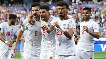 ĐT Iran thi đấu với cái đầu nặng trịch