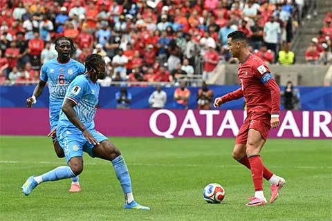 Đừng đổ hết lỗi lên đầu Cristiano Ronaldo! Đừng đổ hết lỗi lên đầu Cristiano Ronaldo!