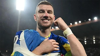Edin Dzeko và vũ điệu cuối cùng mở ra giấc mơ mới cho Bosnia