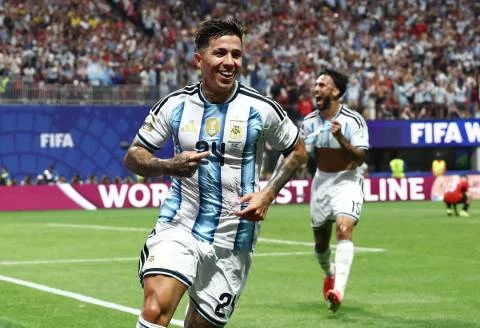 Enzo Fernandez ‘cháy cạn’ với Argentina và vấn đề lớn của Chelsea Enzo Fernandez ‘cháy cạn’ với Argentina và vấn đề lớn của Chelsea
