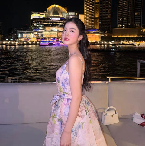 Fan an ủi nữ CĐV xinh đẹp sau khi Croatia bị Bồ Đào Nha loại ở World Cup 2026 Fan an ủi nữ CĐV xinh đẹp sau khi Croatia bị Bồ Đào Nha loại ở World Cup 2026