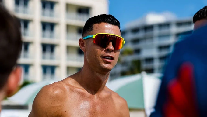 Fan cuồng Cristiano Ronaldo làm điều điên rồ
