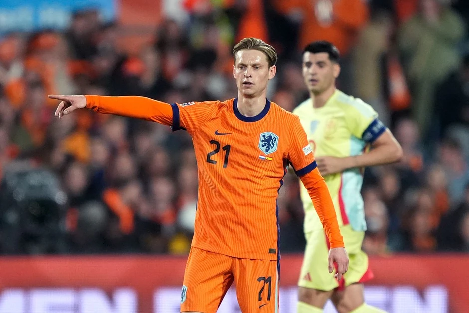 Frenkie de Jong hãy tỏa sáng!