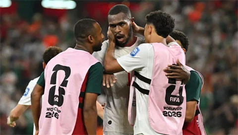 Hà Lan bị loại, quyết định của Koeman bị gọi là hèn nhát
