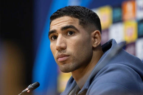 Hakimi vừa đá World Cup vừa lo ra hầu tòa Hakimi vừa đá World Cup vừa lo ra hầu tòa