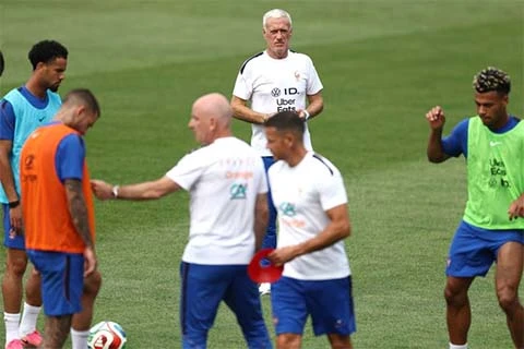 Hãy gọi Didier Deschamps là Quý ngài World Cup! Hãy gọi Didier Deschamps là Quý ngài World Cup!