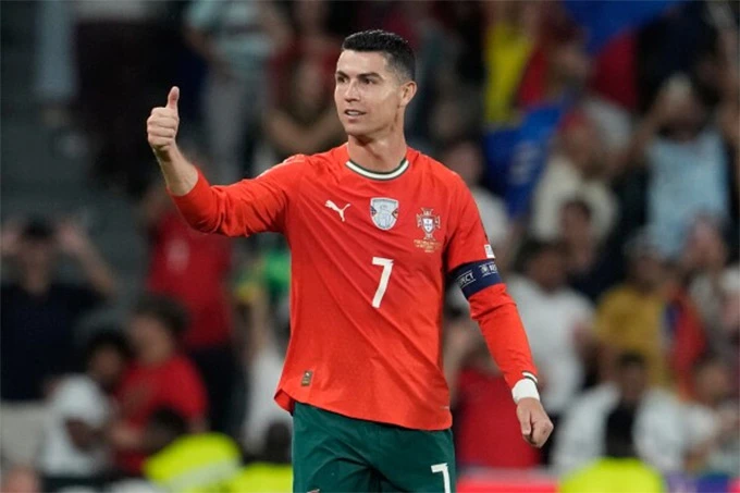 HLV ĐT Bồ Đào Nha hé lộ thời điểm trở lại và cơ hội dự World Cup 2026 của Cristiano Ronaldo HLV ĐT Bồ Đào Nha hé lộ thời điểm trở lại và cơ hội dự World Cup 2026 của Cristiano Ronaldo