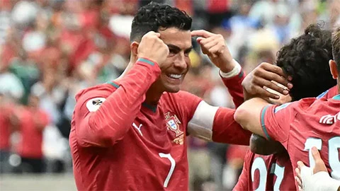 IQ vô cực của Ronaldo giúp Bồ Đào Nha có bàn thắng IQ vô cực của Ronaldo giúp Bồ Đào Nha có bàn thắng