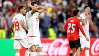 Iran mất suất vào thẳng vòng knock-out vì... nửa bàn chân